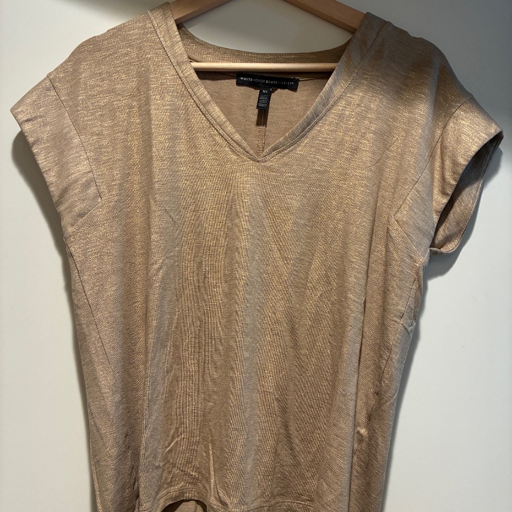 NWT White House Black Market Short Sleeve Power Tee XS in Toasted Hazelnut Gold
